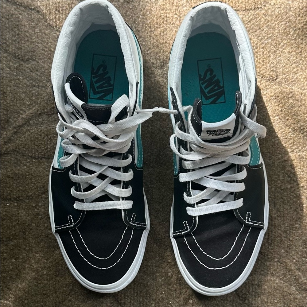 Vans Men’s Sport SK8-Hi Skate Shoes Sneakers White/Black VN0A5JMJ93U
US9,5 - Picture 3 of 14